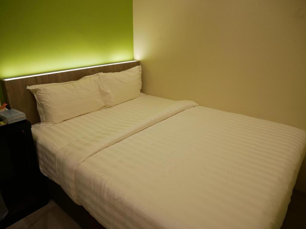 Pantai Regal @ Centre Hotel 2*