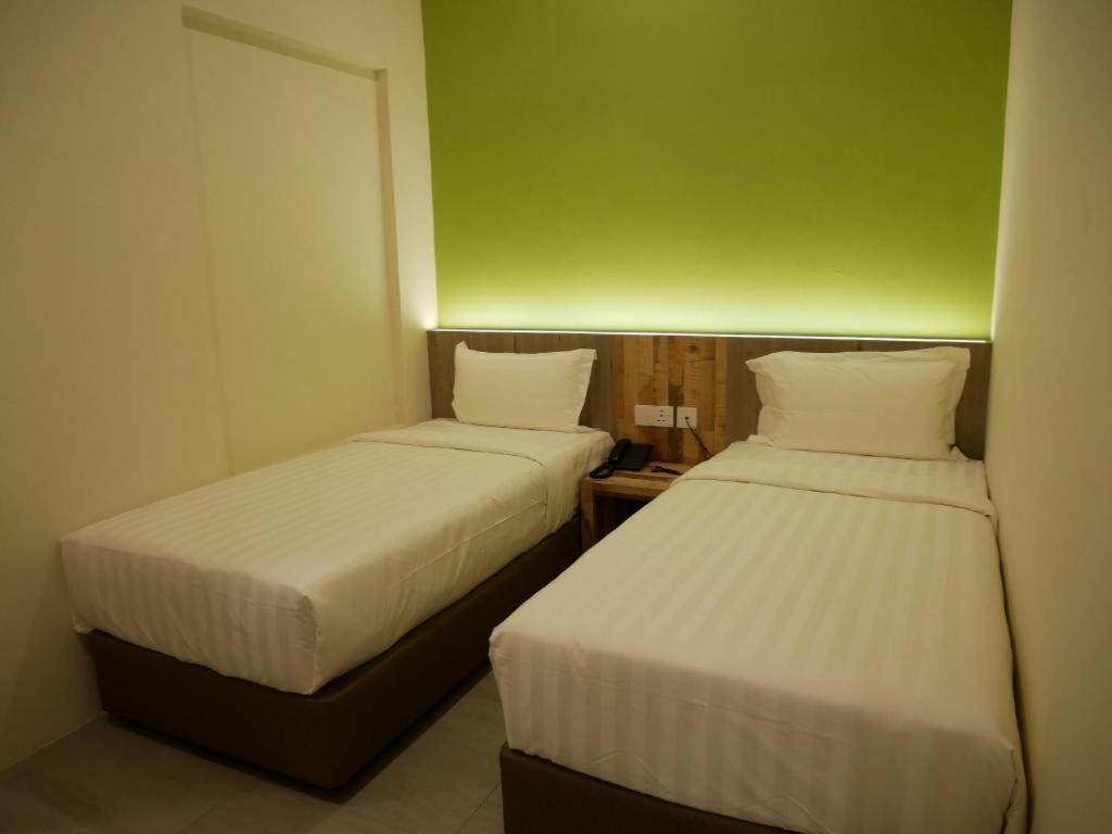 Pantai Regal @ Centre 2*